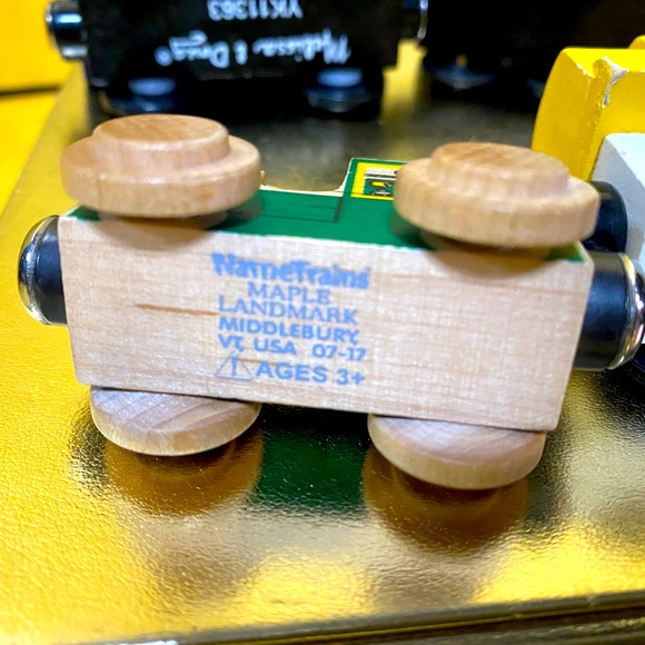 VINTAGE WOODEN TRAIN ENGINES & CARS MAGNETIC LSU, DOUG & MELISSA NAME TRAINS (6) - Picture 12 of 16